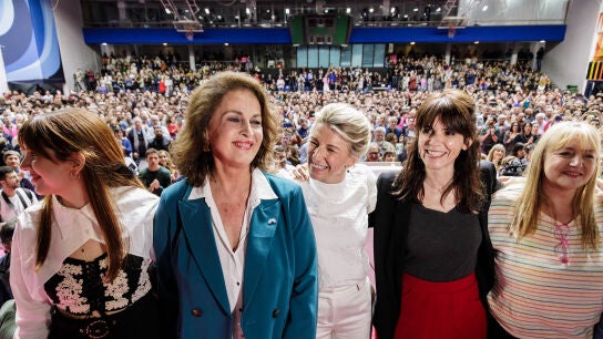 Carla Antonelli, junto a Yolanda Díaz en el lanzamiento de su candidatura.