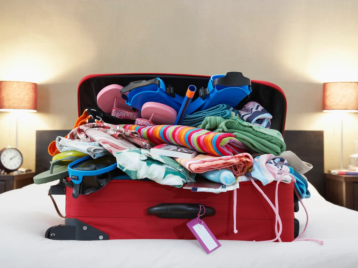 El truco infalible que necesitas saber para que entre más ropa en tu maleta