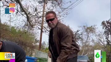 Así arregla Arnold Schwarzenegger un bache que hay junto a su casa: "No se le caen los anillos"