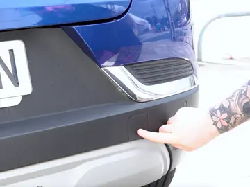 Tapa en la defensa de un coche Tapa en la defensa de un coche