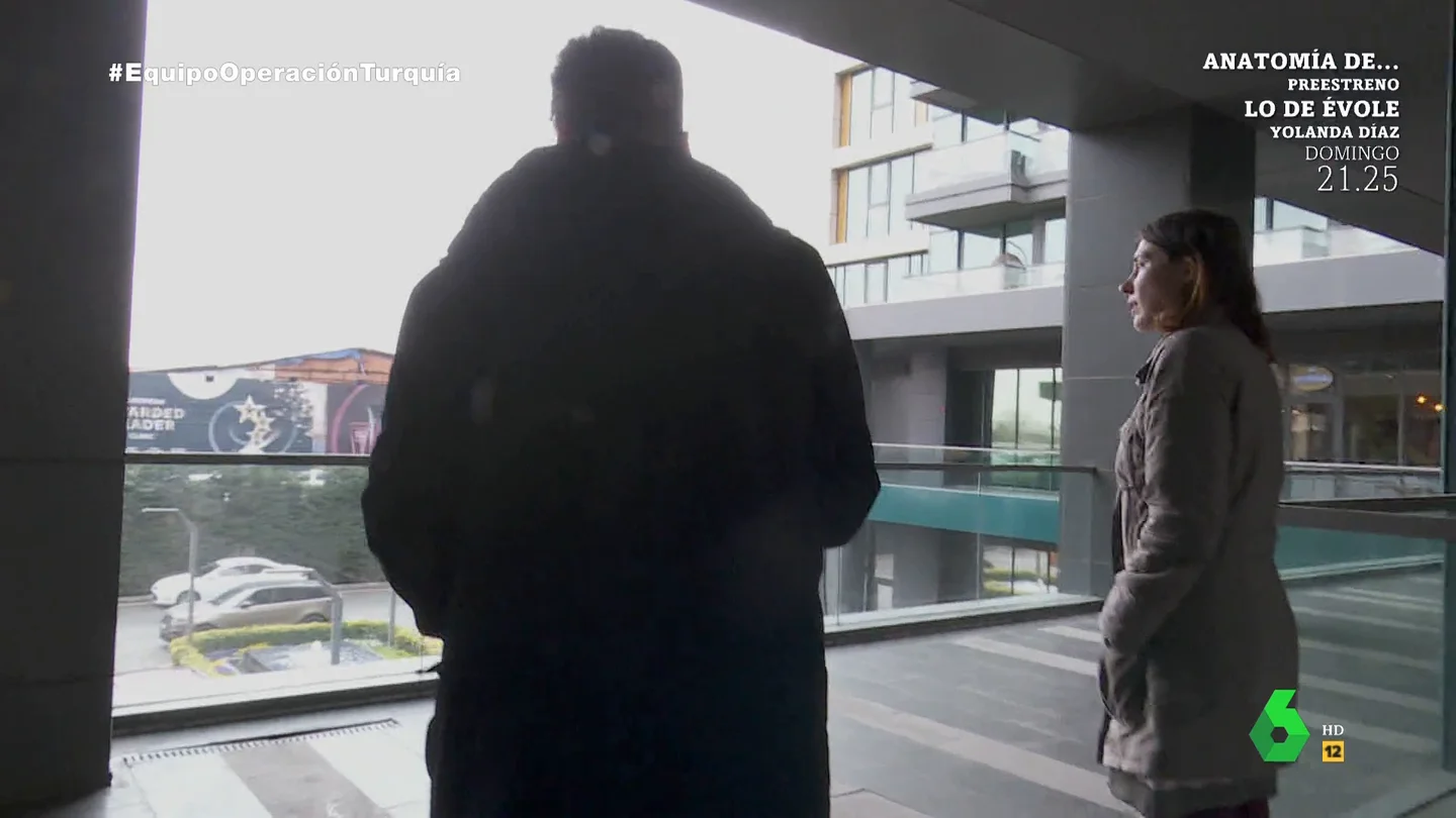 Una de las jefas en la clínica turca atiende a Equipo de Investigación" Una de las jefas en la clínica turca atiende a Equipo de Investigación"