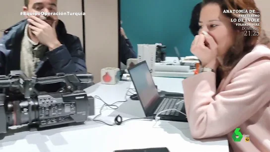 Trabajadores de la clínica turca revisan el material grabado por Equipo de Investigación Trabajadores de la clínica turca revisan el material grabado por Equipo de Investigación