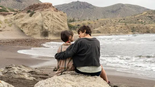 Cosette Silguero y Adriana Ugarte, en una escena de 'Heridas' en Isleta del Moro (Cabo de Gata). Cosette Silguero y Adriana Ugarte, en una escena de 'Heridas' en Isleta del Moro (Cabo de Gata).