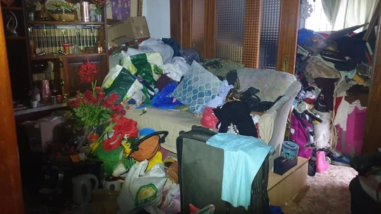 Basura en el interior de una vivida de Cártama Basura en el interior de una vivida de Cártama