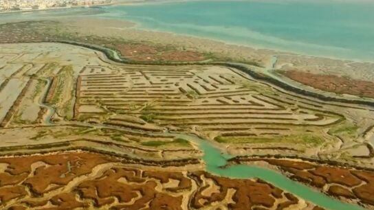 Vista espectacular de unas antiguas salinas de la Bah&iacute;a de C&aacute;diz, en 'Heridas'.
