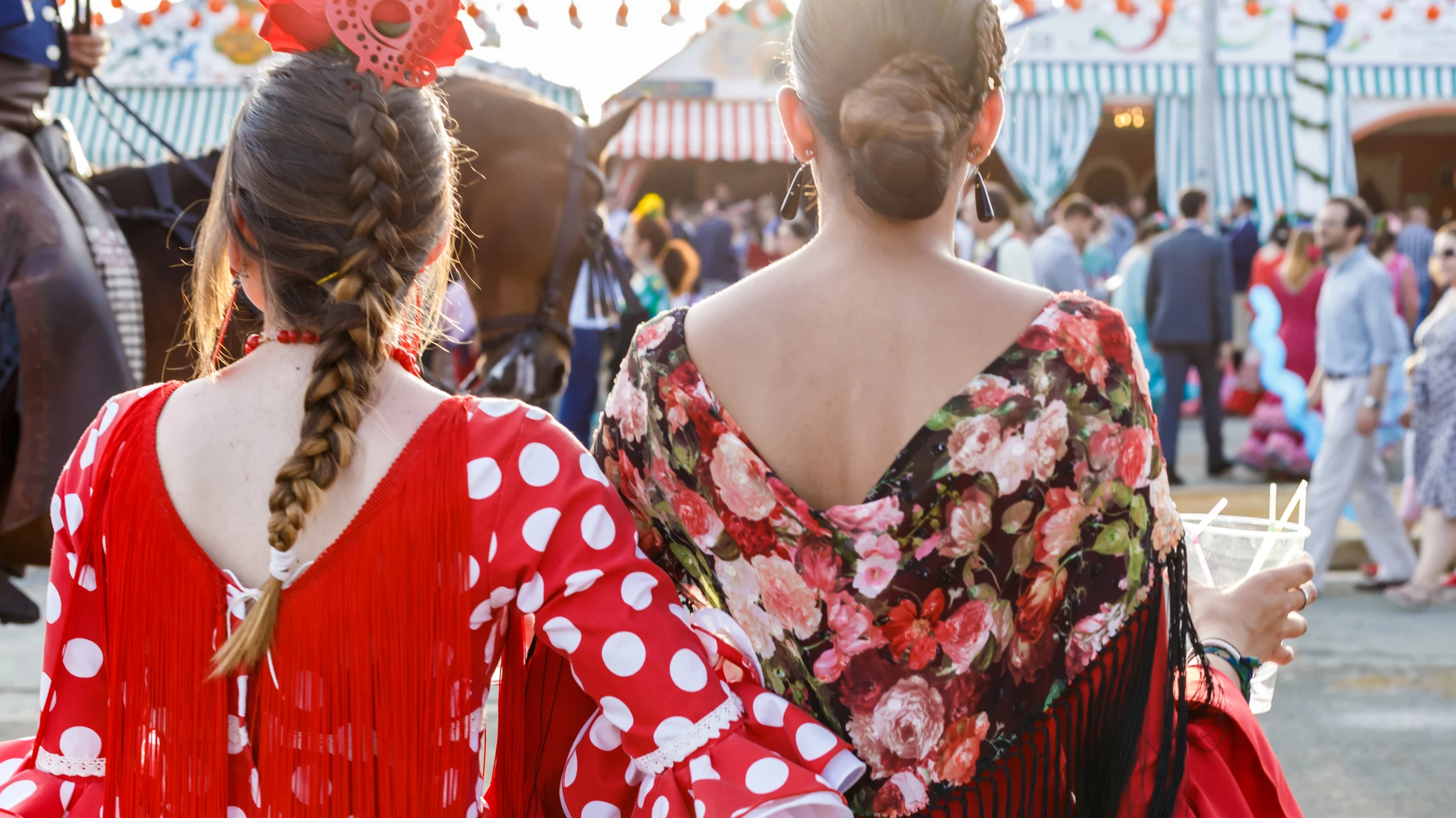Chicas en la Feria de Abril de Sevilla Chicas en la Feria de Abril de Sevilla