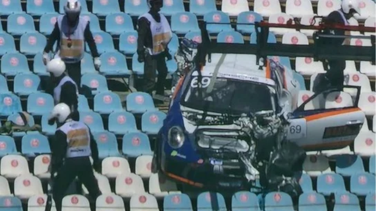 Un Porsche, en las gradas de Portimao Un Porsche, en las gradas de Portimao