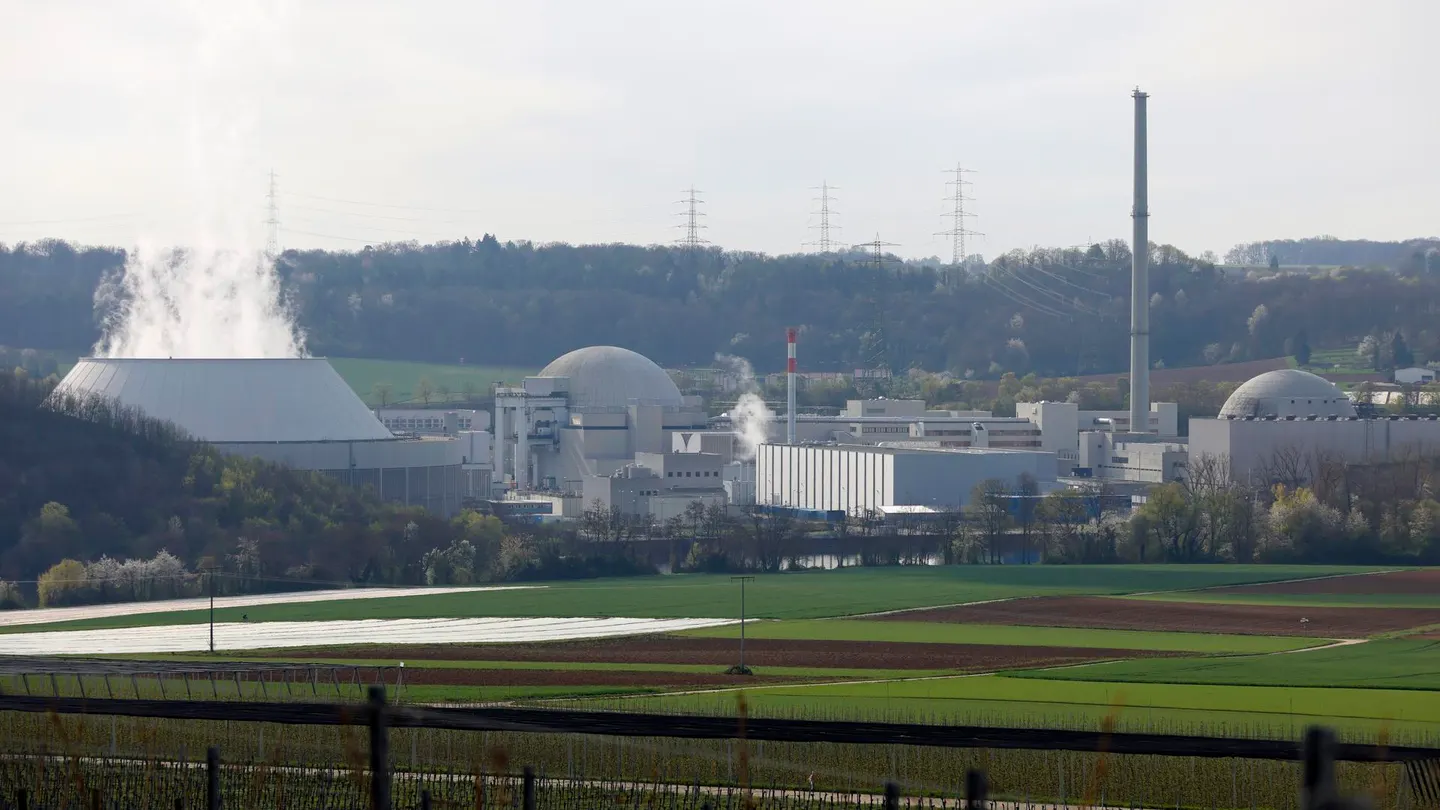Vista general de la planta de energía nuclear de Neckarwestheim, Alemania Vista general de la planta de energía nuclear de Neckarwestheim, Alemania