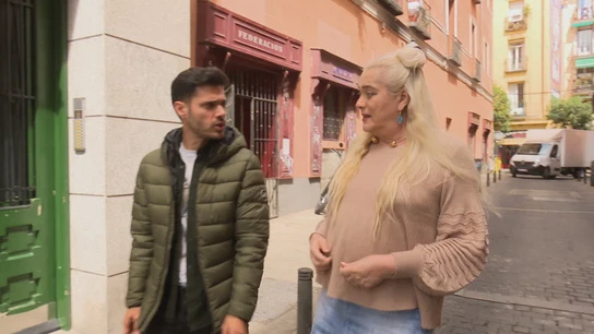 Combatir la soledad de los mayores LGTBI para acabar con un doble estigma: "Nos convertimos en una familia" Combatir la soledad de los mayores LGTBI para acabar con un doble estigma: "Nos convertimos en una familia"