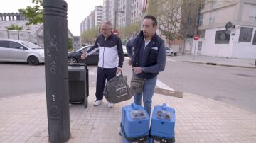 El transportista de UrbanClean se pierde por Valencia con la furgoneta ante el jefe infiltrado: "Vamos hora y media tarde"