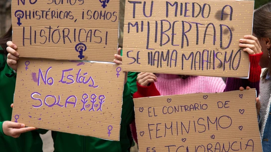 Concentración por una agresión sexual en grupo a dos niñas Concentración por una agresión sexual en grupo a dos niñas