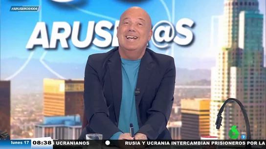 Así es la campaña 'Mierdas, las justas' de Alfonso Arús: desprenderse de lo inútil para ser feliz a los 60 Así es la campaña 'Mierdas, las justas' de Alfonso Arús: desprenderse de lo inútil para ser feliz a los 60