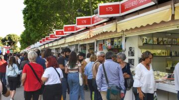 Estantes de la Feria del Libro de Madrid