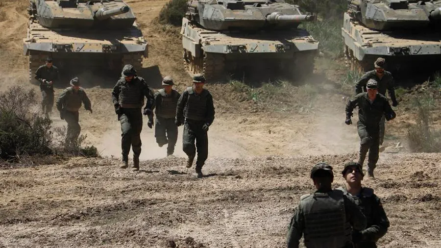 Maniobras militares con tanques Leopard en Cerro Muriano