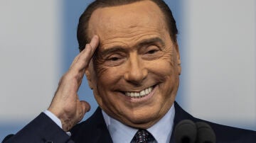 Si algo no le faltaba a Berlusconi era amor propio, una inmedible autoestima y un 'especial' sentido del humor. 