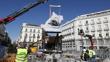 El complejo traslado de la estatua ecuestre de Carlos III en la Puerta del Sol