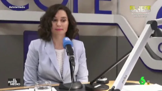 Vídeo manipulado - La reacción de Ayuso cuando a Carlos Herrera no le paran de llegar mensajes en directo Vídeo manipulado - La reacción de Ayuso cuando a Carlos Herrera no le paran de llegar mensajes en directo