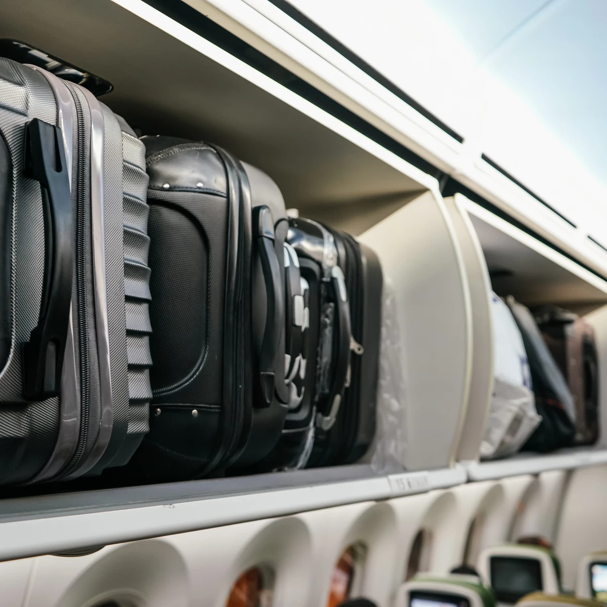 Cuál es el equipaje de mano permitido en un avión en 2023? - Mundukos