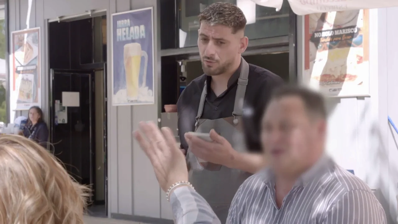 "Si no le gusta, ahí tiene muchos bares": el genio de Florín con unos clientes deja anonadado a El jefe infiltrado