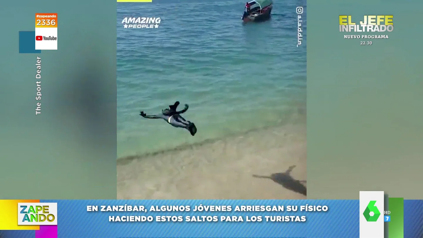El doloroso challenge que se ha puesto de moda en Zanzíbar: se tiran desde las alturas intentando pillar agua en la orilla El doloroso challenge que se ha puesto de moda en Zanzíbar: se tiran desde las alturas intentando pillar agua en la orilla