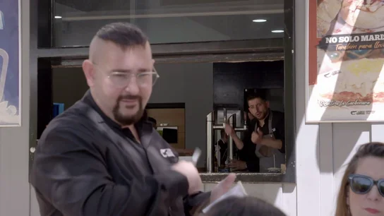 "¿Has visto las voces que me está dando?", 'el jefe infiltrado' y los clientes alucinan con los gritos de su camarero "¿Has visto las voces que me está dando?", 'el jefe infiltrado' y los clientes alucinan con los gritos de su camarero