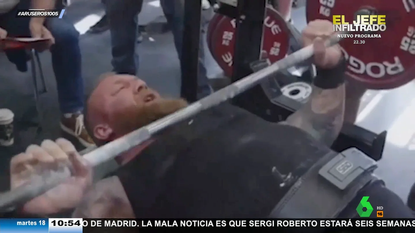 El impactante momento en el que el actor de 'La Montaña' de Juego de Tronos se desgarra el pecho en press banca El impactante momento en el que el actor de 'La Montaña' de Juego de Tronos se desgarra el pecho en press banca