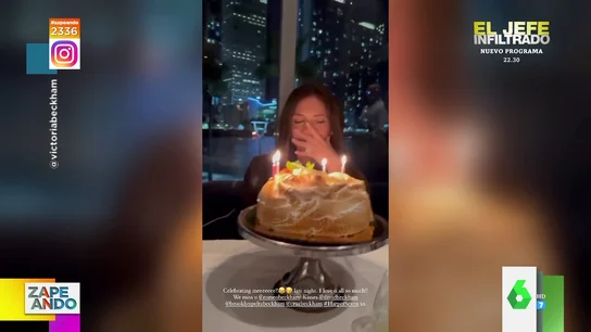 La emoción de Victoria Beckham cuando le cantan 'Cumpleaños feliz' en un restaurante La emoción de Victoria Beckham cuando le cantan 'Cumpleaños feliz' en un restaurante