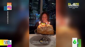La emoción de Victoria Beckham cuando le cantan 'Cumpleaños feliz' en un restaurante 