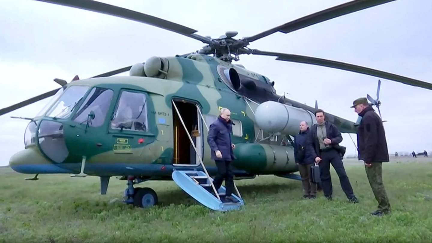 Imagen del presidente ruso, Vladimir Putin, llegando a una de las sedes de las tropas rusas en Ucrania. Imagen del presidente ruso, Vladimir Putin, llegando a una de las sedes de las tropas rusas en Ucrania.