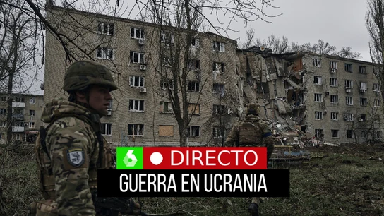 Guerra Rusia Ucrania, en directo: Soldados ucranianos pasan por un edificio de apartamentos dañado por el bombardeo ruso en Avdiivka, región de Donetsk. Guerra Rusia Ucrania, en directo: Soldados ucranianos pasan por un edificio de apartamentos dañado por el bombardeo ruso en Avdiivka, región de Donetsk.