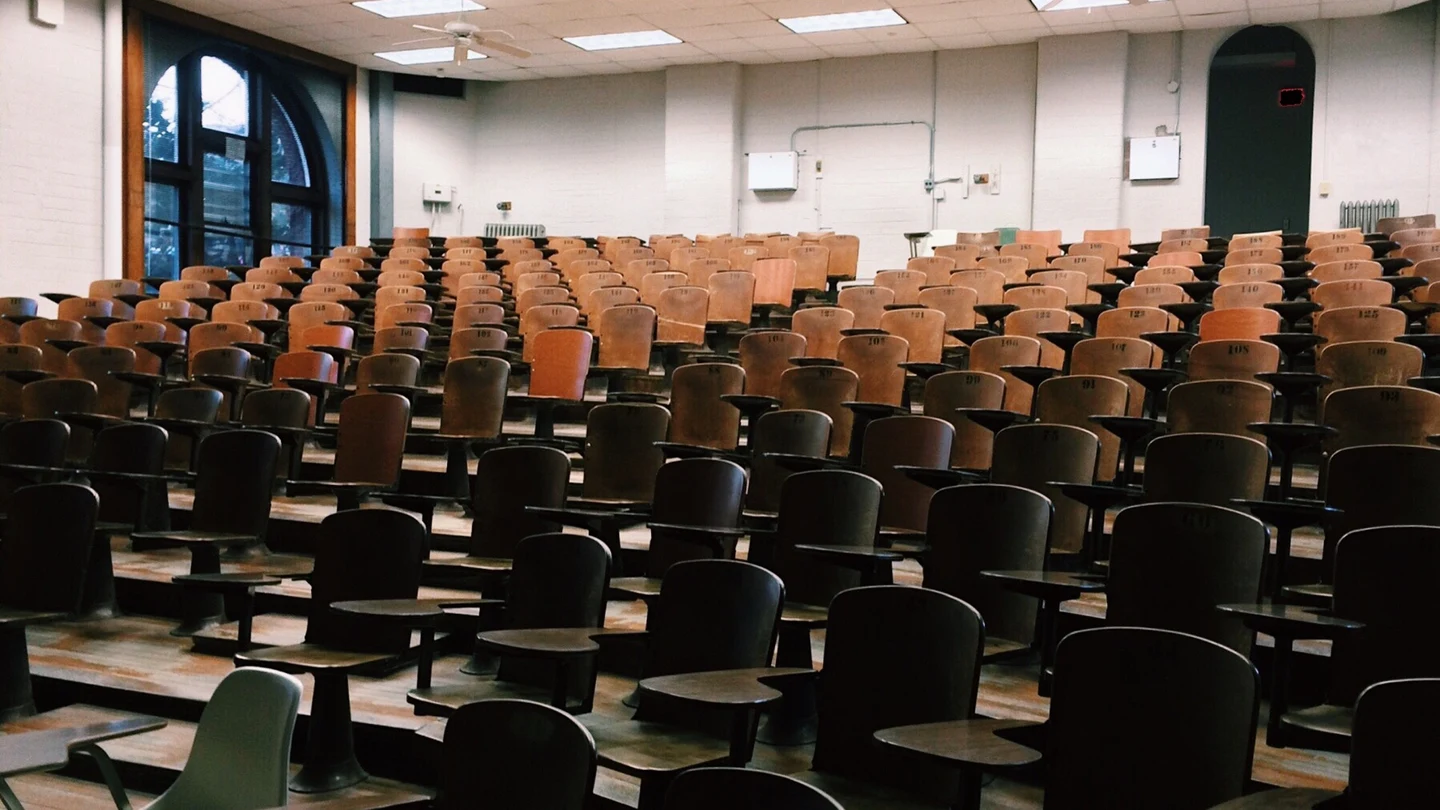 Imagen de un aula de universidad Imagen de un aula de universidad