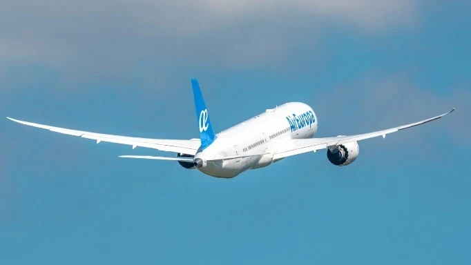 Los pilotos de Air Europa convocan huelga en el Puente de mayo