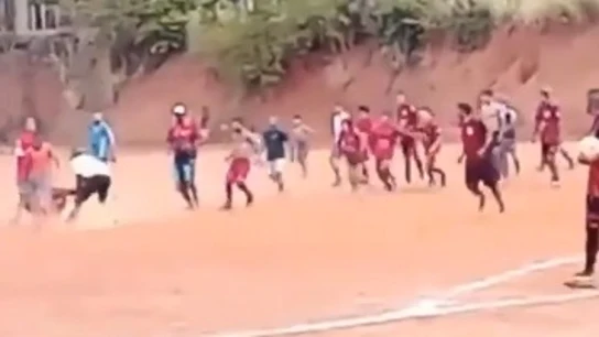 Un arbitro apuñala en Brasil a un jugador Un arbitro apuñala en Brasil a un jugador