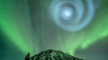 Espiral de gas en el cielo de Alaska
