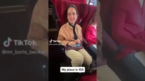La bronca viral en TikTok porque una joven le cambia el asiento del tren a un pasajero sin preguntar