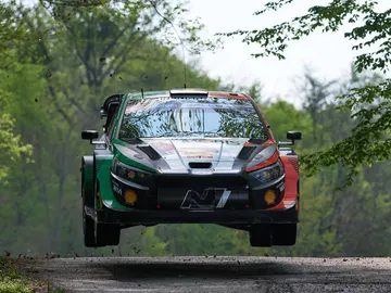 Thierry Neuville homenajea a Breen y lidera en Croacia Thierry Neuville homenajea a Breen y lidera en Croacia
