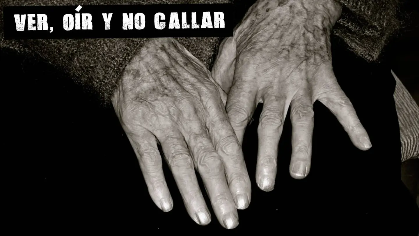 Manos de una anciana Manos de una anciana