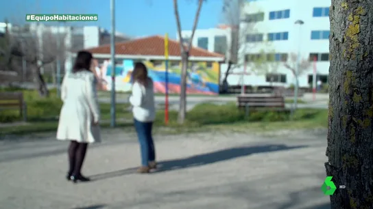 "Hay ocho literas, no puedes ni respirar": el escalofriante relato de una inquilina del 'hostal de los horrores' "Hay ocho literas, no puedes ni respirar": el escalofriante relato de una inquilina del 'hostal de los horrores'