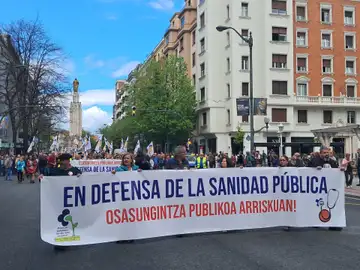 Miles de personas denuncian en Bilbao el &quot;desmantelamiento&quot; de Osakidetza