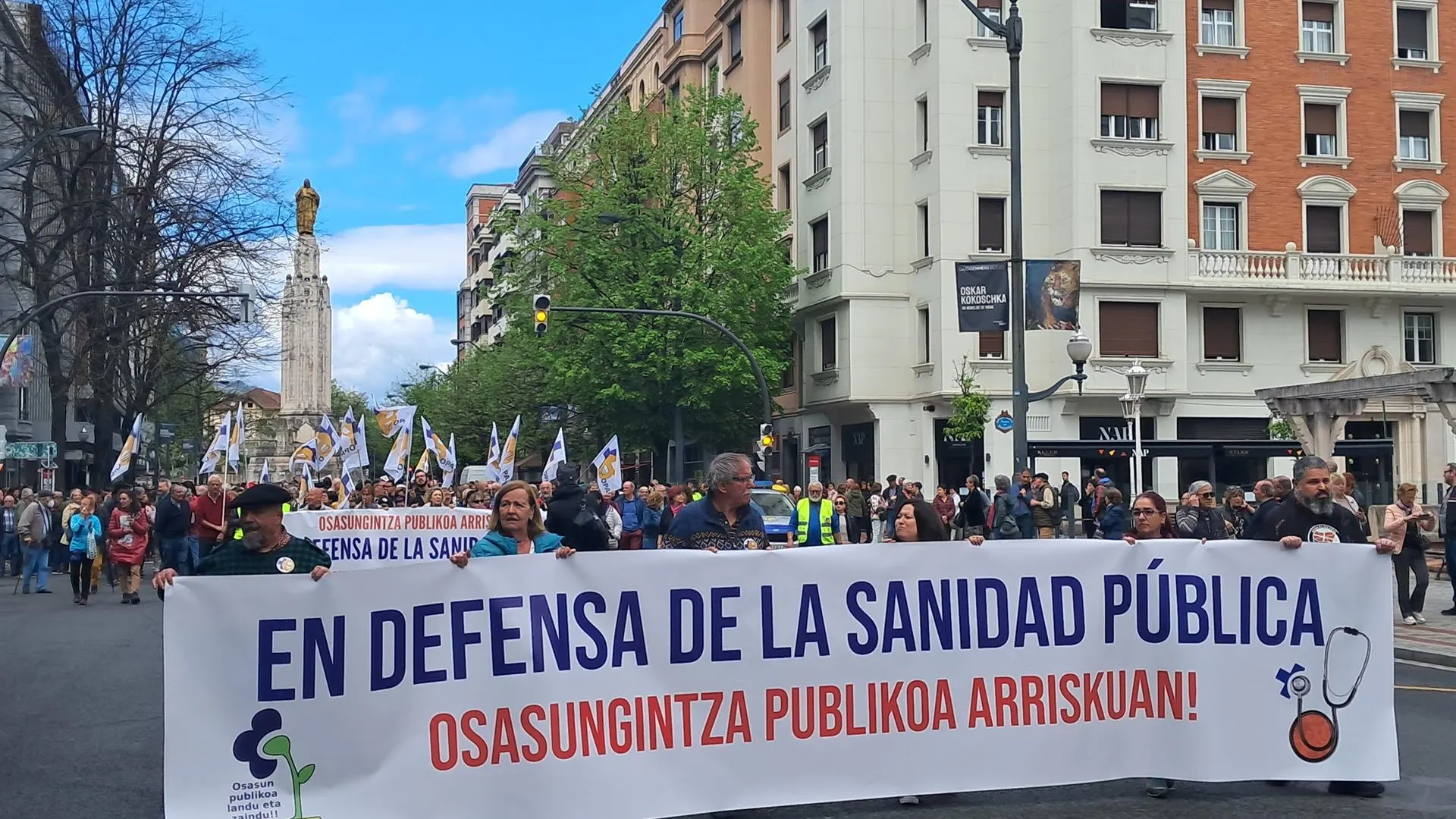 Miles de personas denuncian en Bilbao el "desmantelamiento" de Osakidetza