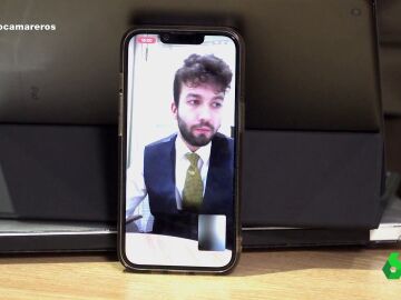 Un joven camarero narra su vida desde que se fue a Irlanda a trabajar en la hostelería: "En España cobraba 2,5 euros la hora y ahora son 2.200 al mes"