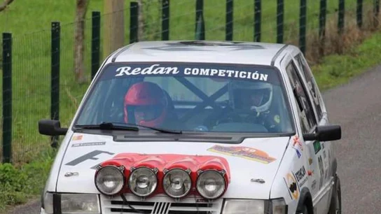 David López Tomico pilotando su Fiat Abarth. David López Tomico pilotando su Fiat Abarth.