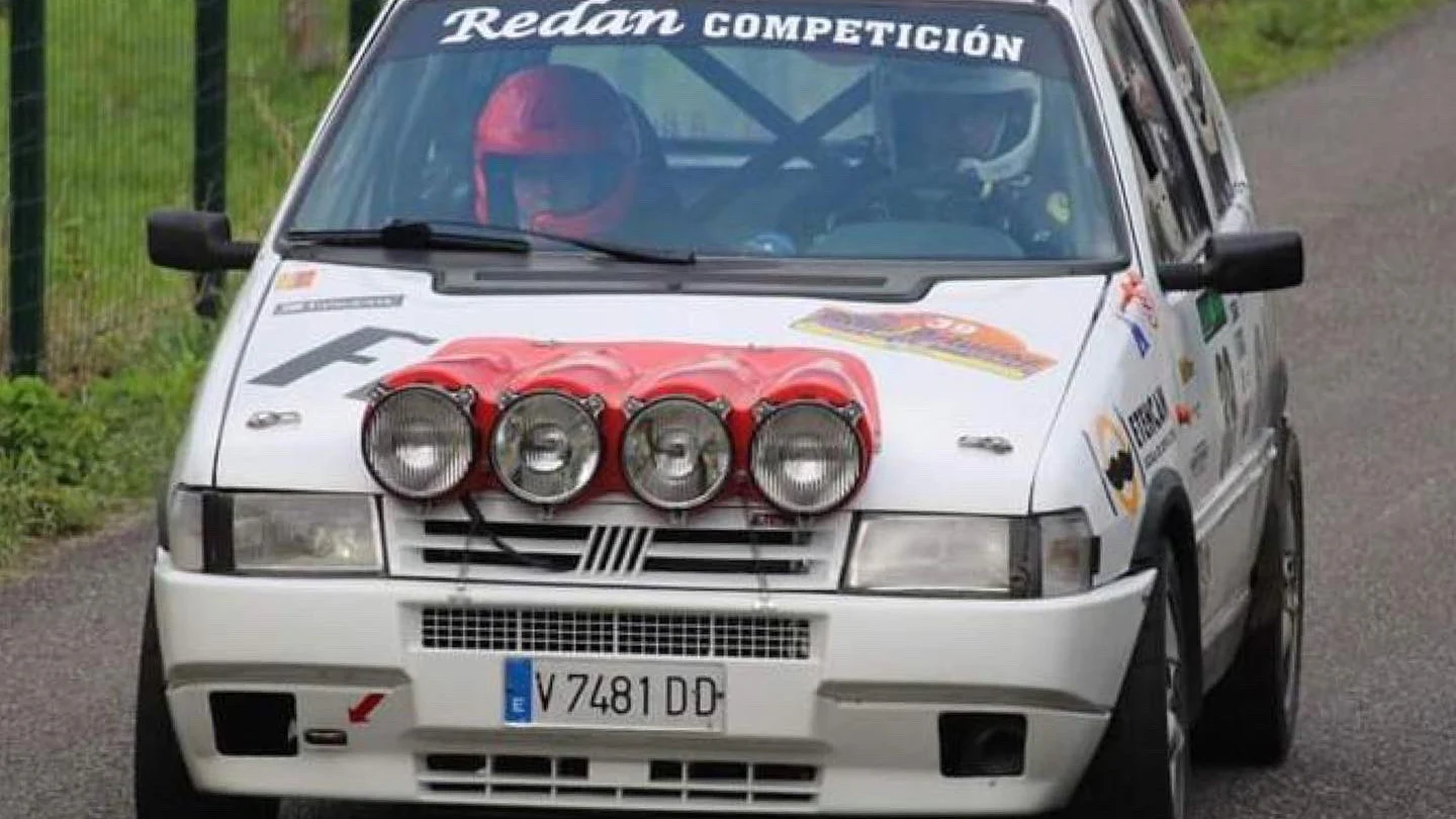 David López Tomico pilotando su Fiat Abarth. 