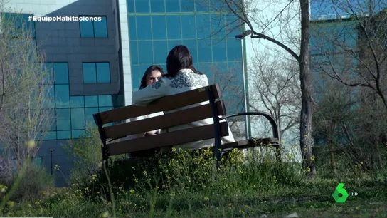 "Si lo hago, duermo en la calle": el motivo de una inquilina del 'hostal de los horrores' para no mostrar su rostro "Si lo hago, duermo en la calle": el motivo de una inquilina del 'hostal de los horrores' para no mostrar su rostro