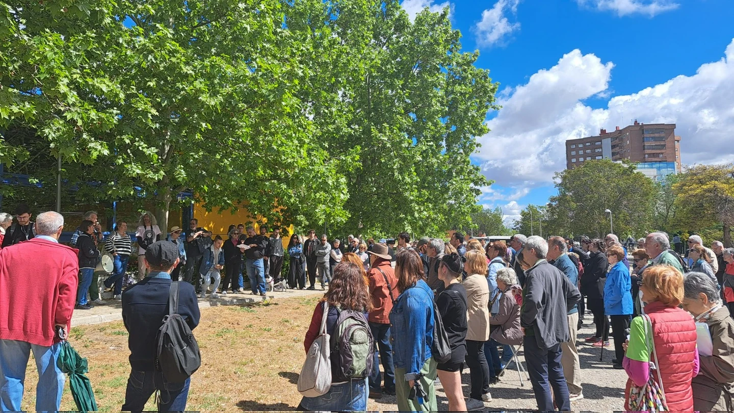 Vecinos de Carabanchel salen a la calle contra la especulación inmobiliaria Vecinos de Carabanchel salen a la calle contra la especulación inmobiliaria