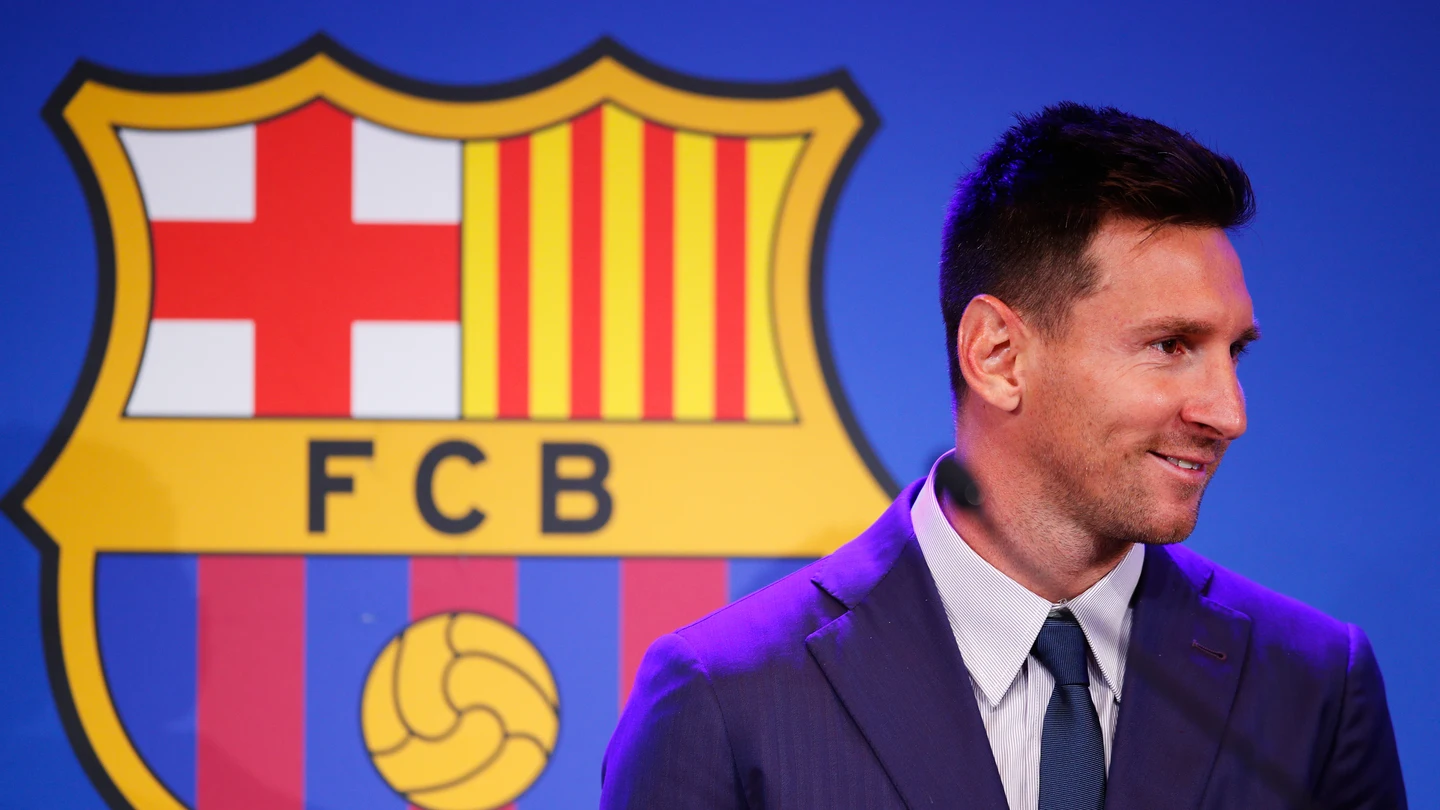 Leo Messi, con el escudo del Barça Leo Messi, con el escudo del Barça