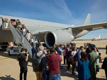 Llegada de ciudadanos evacuados de Sudán a Torrejón