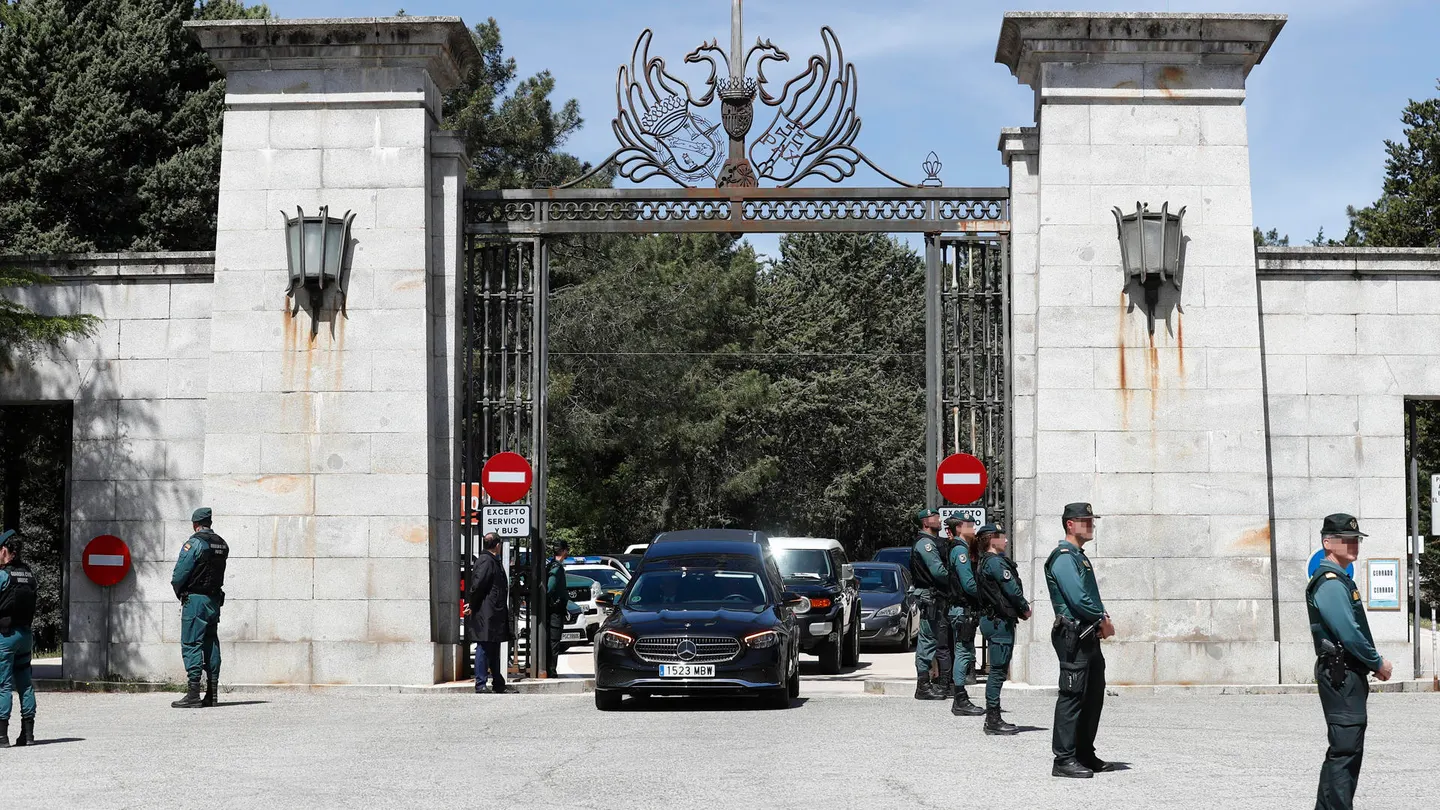 Los restos de José Antonio Primo de Rivera abandonan el Valle de Cuelgamuros tras su exhumación Los restos de José Antonio Primo de Rivera abandonan el Valle de Cuelgamuros tras su exhumación