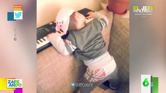En el baño o tocando un teclado: los adorables virales de niños que se quedan dormidos en cualquier sitio En el baño o tocando un teclado: los adorables virales de niños que se quedan dormidos en cualquier sitio