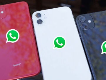 Tres iPhone con WhatsApp